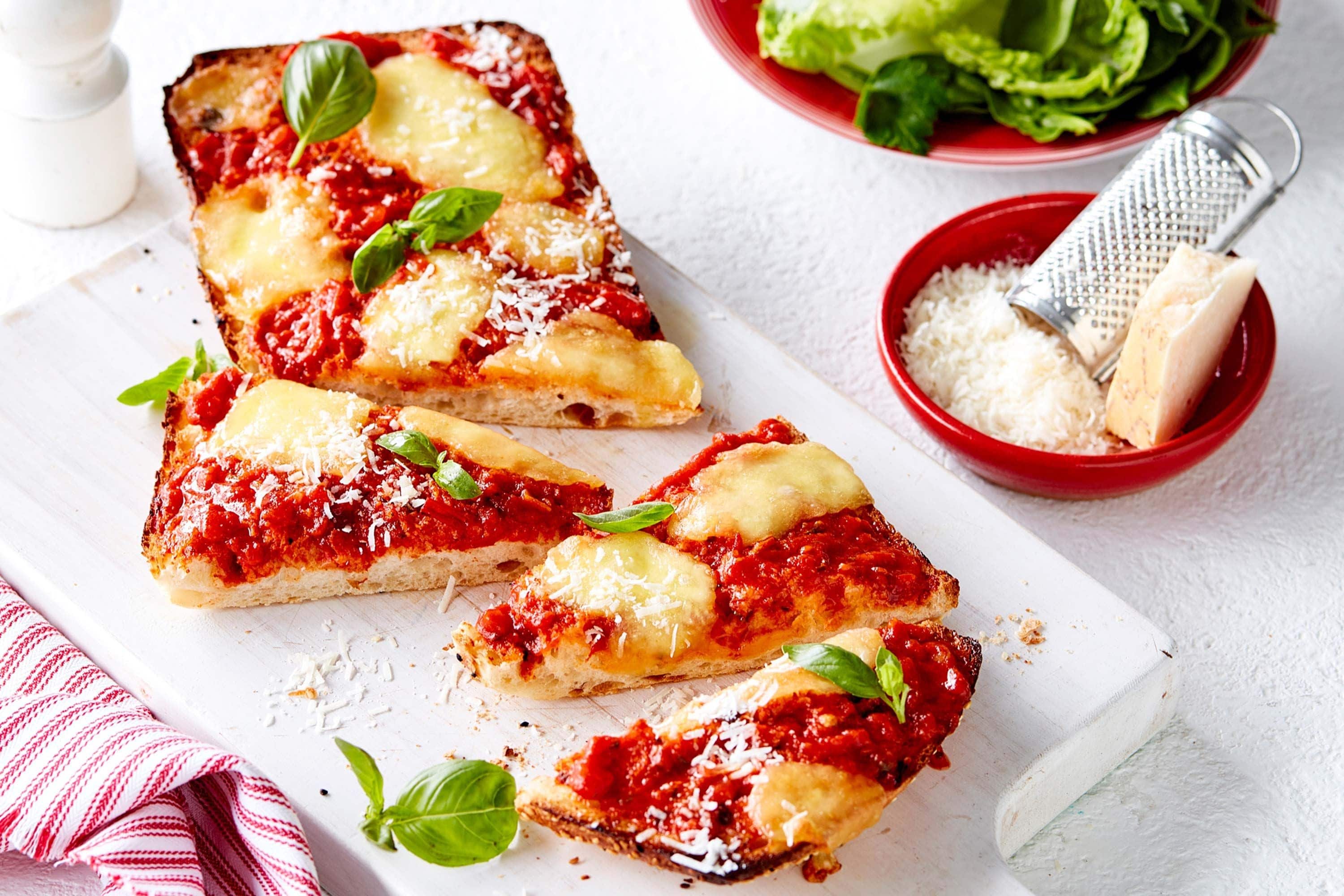 [Recipe] Bocconcini and Basil Turkish Pizza